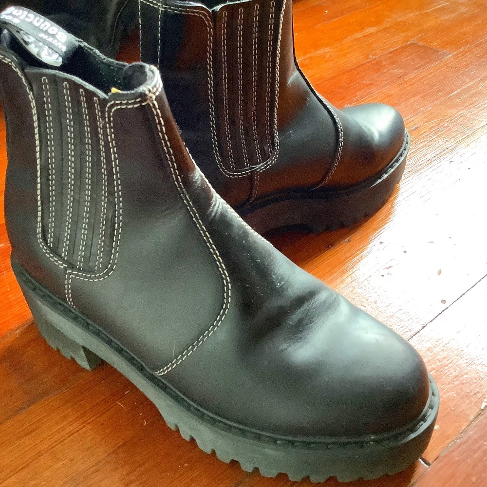 Dr. Martens Rometty contrast stitch Chelsea platform boot